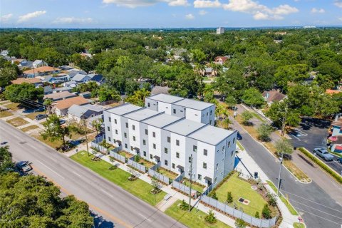 Townhouse in Saint Petersburg, Florida 3 bedrooms, 174.19 sq.m. № 2227708 - photo 22