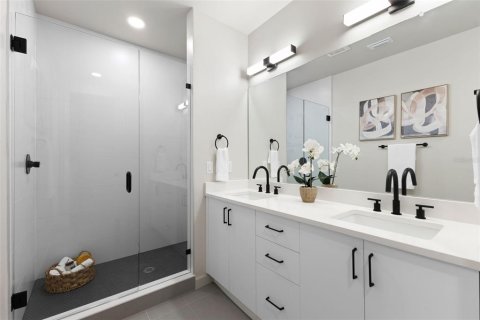 Townhouse in Saint Petersburg, Florida 3 bedrooms, 174.19 sq.m. № 2227708 - photo 12