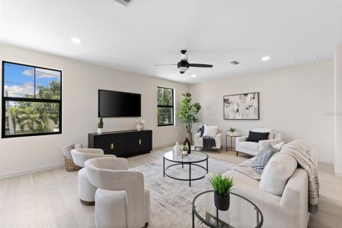 Townhouse in Saint Petersburg, Florida 3 bedrooms, 174.19 sq.m. № 2227708 - photo 7
