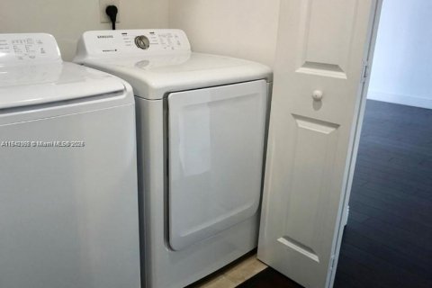 Condominio en venta en Miami, Florida, 2 dormitorios, 106.19 m2 № 2038055 - foto 15