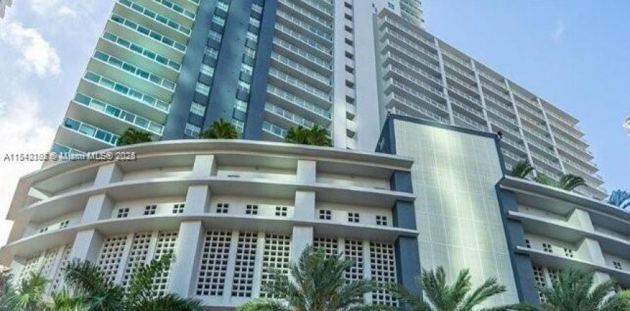 Condominio en Miami, Florida, 2 dormitorios  № 2038055