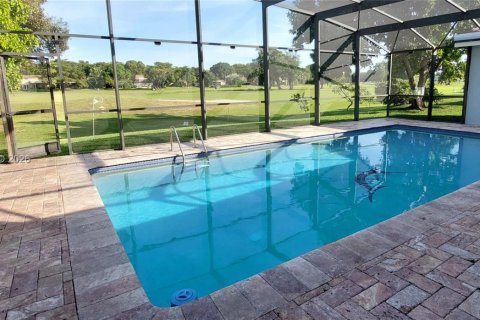 Villa ou maison à vendre à Hialeah, Floride: 5 chambres, 274.8 m2 № 2059331 - photo 22