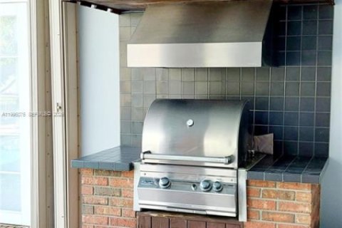 Villa ou maison à vendre à Hialeah, Floride: 5 chambres, 274.8 m2 № 2059331 - photo 21