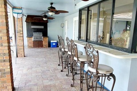 Villa ou maison à vendre à Hialeah, Floride: 5 chambres, 274.8 m2 № 2059331 - photo 19