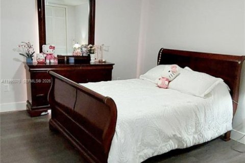 Villa ou maison à vendre à Hialeah, Floride: 5 chambres, 274.8 m2 № 2059331 - photo 12