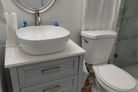 Villa ou maison à vendre à Hialeah, Floride: 5 chambres, 274.8 m2 № 2059331 - photo 17