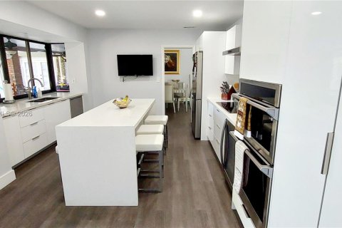 Villa ou maison à vendre à Hialeah, Floride: 5 chambres, 274.8 m2 № 2059331 - photo 8