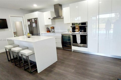 Villa ou maison à vendre à Hialeah, Floride: 5 chambres, 274.8 m2 № 2059331 - photo 7