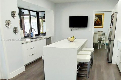 Villa ou maison à vendre à Hialeah, Floride: 5 chambres, 274.8 m2 № 2059331 - photo 9