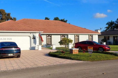 Villa ou maison à Hialeah, Floride 5 chambres, 274.8 m2 № 2059331