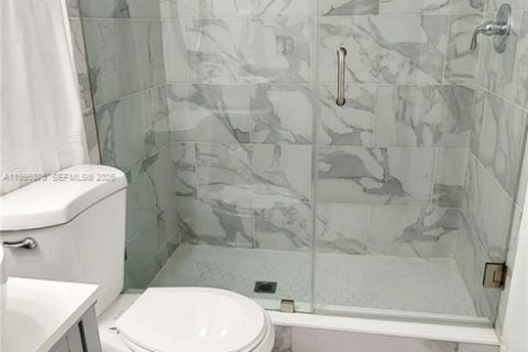 Villa ou maison à vendre à Hialeah, Floride: 5 chambres, 274.8 m2 № 2059331 - photo 16