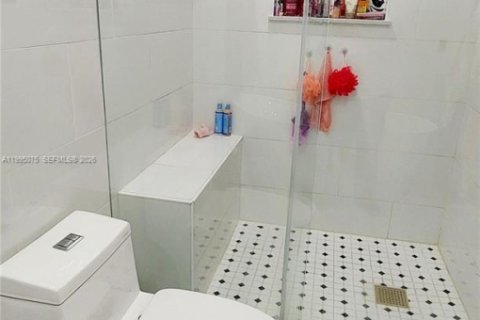 Villa ou maison à vendre à Hialeah, Floride: 5 chambres, 274.8 m2 № 2059331 - photo 15