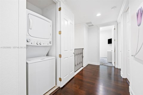 Adosado en venta en Fort Lauderdale, Florida, 3 dormitorios, 242.47 m2 № 2082946 - foto 21