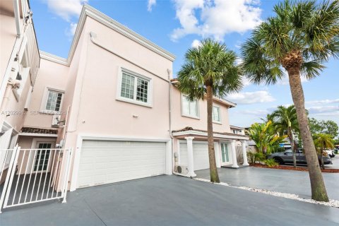 Adosado en venta en Fort Lauderdale, Florida, 3 dormitorios, 242.47 m2 № 2082946 - foto 11
