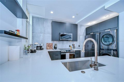 Купить кондоминиум в Сент-Питерсберг, Флорида 5 комнат, 99.59м2, № 1776564 - фото 7