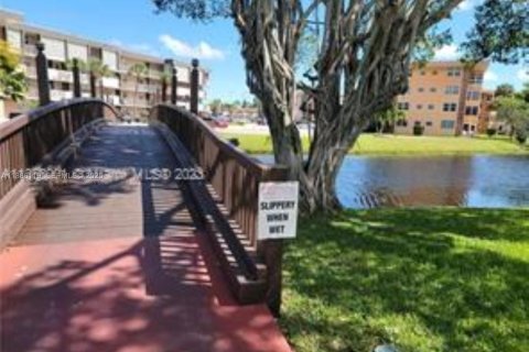 Снять в аренду кондоминиум в Лодердейл-Лейкс, Флорида 1 спальня, 61.5м2, № 2035165 - фото 7