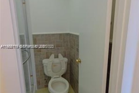 Снять в аренду кондоминиум в Лодердейл-Лейкс, Флорида 1 спальня, 61.5м2, № 2035165 - фото 28