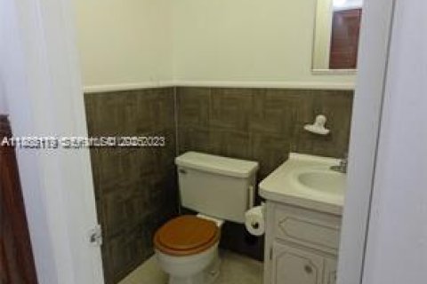 Снять в аренду кондоминиум в Лодердейл-Лейкс, Флорида 1 спальня, 61.5м2, № 2035165 - фото 19