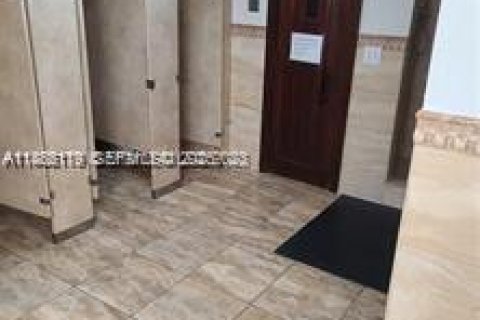 Снять в аренду кондоминиум в Лодердейл-Лейкс, Флорида 1 спальня, 61.5м2, № 2035165 - фото 18