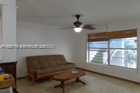 Снять в аренду кондоминиум в Лодердейл-Лейкс, Флорида 1 спальня, 61.5м2, № 2035165 - фото 16