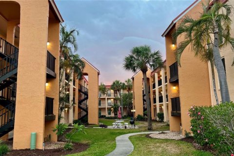 Condominio en venta en Saint Pete Beach, Florida, 1 dormitorio, 59.92 m2 № 2117069 - foto 25