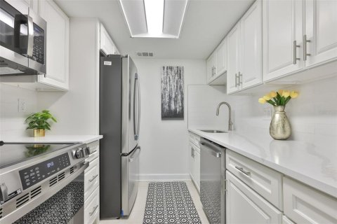 Condominio en venta en Saint Pete Beach, Florida, 1 dormitorio, 59.92 m2 № 2117069 - foto 12