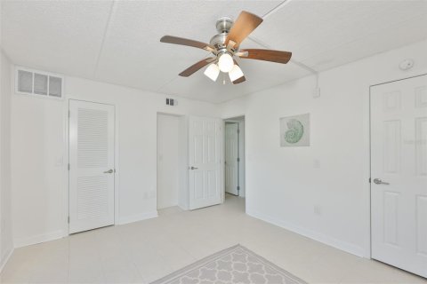 Condominio en venta en Saint Pete Beach, Florida, 1 dormitorio, 59.92 m2 № 2117069 - foto 18