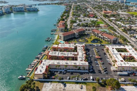 Condominio en venta en Saint Pete Beach, Florida, 1 dormitorio, 59.92 m2 № 2117069 - foto 30