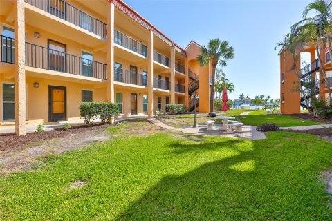 Condominio en venta en Saint Pete Beach, Florida, 1 dormitorio, 59.92 m2 № 2117069 - foto 24