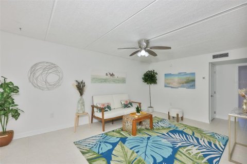 Condominio en venta en Saint Pete Beach, Florida, 1 dormitorio, 59.92 m2 № 2117069 - foto 4