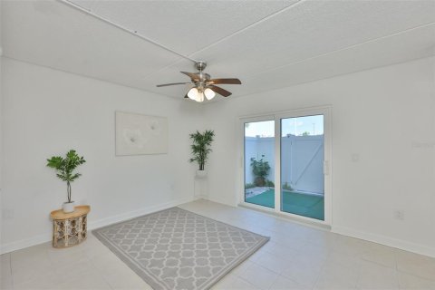 Condominio en venta en Saint Pete Beach, Florida, 1 dormitorio, 59.92 m2 № 2117069 - foto 16
