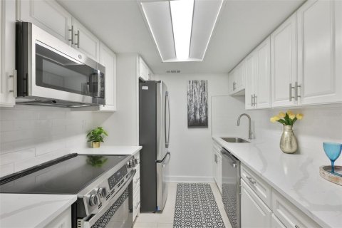 Condominio en venta en Saint Pete Beach, Florida, 1 dormitorio, 59.92 m2 № 2117069 - foto 11