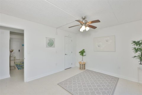 Condominio en venta en Saint Pete Beach, Florida, 1 dormitorio, 59.92 m2 № 2117069 - foto 20