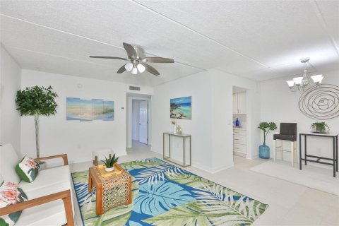 Condominio en venta en Saint Pete Beach, Florida, 1 dormitorio, 59.92 m2 № 2117069 - foto 7
