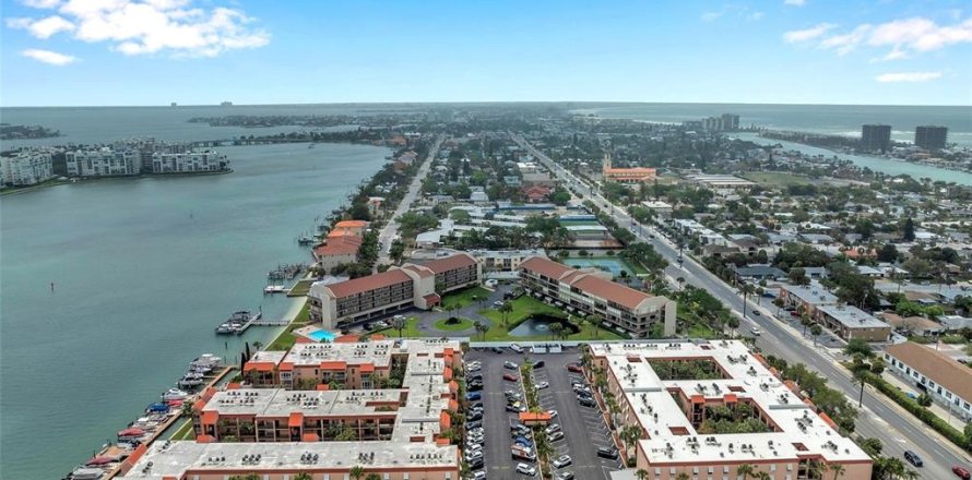 Condominio en Saint Pete Beach, Florida, 1 dormitorio № 2117069