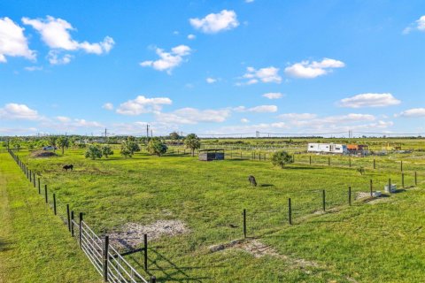 Commercial property in Loxahatchee Groves, Florida № 2188077 - photo 3