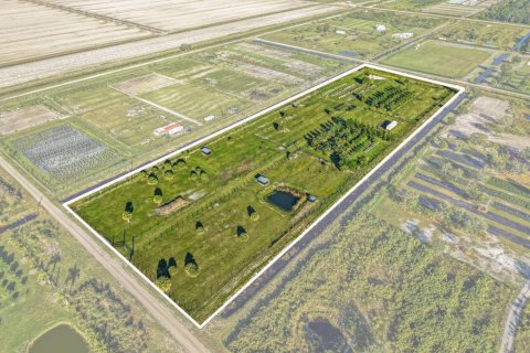Commercial property in Loxahatchee Groves, Florida № 2188077