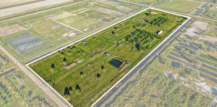 Commercial property in Loxahatchee Groves, Florida № 2188077