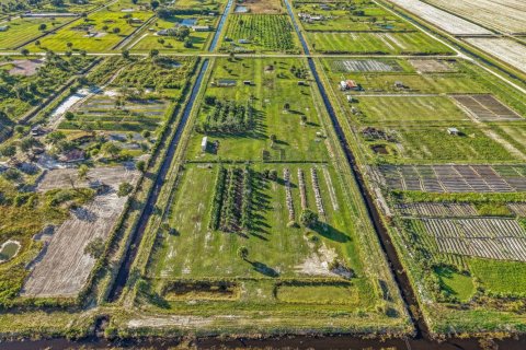 Commercial property in Loxahatchee Groves, Florida № 2188077 - photo 14
