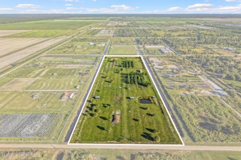 Commercial property in Loxahatchee Groves, Florida № 2188077 - photo 8