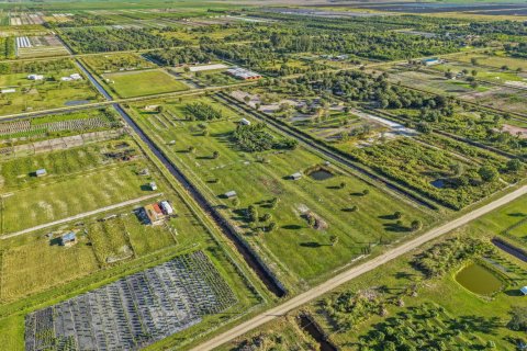 Commercial property in Loxahatchee Groves, Florida № 2188077 - photo 25