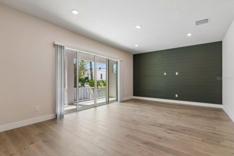 Casa en venta en Tampa, Florida, 5 dormitorios, 324.14 m2 № 2138006 - foto 6