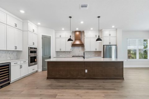 Casa en venta en Tampa, Florida, 5 dormitorios, 324.14 m2 № 2138006 - foto 5