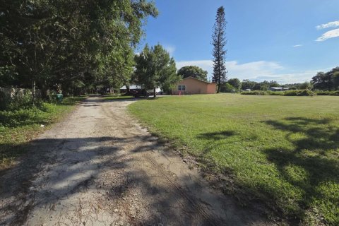House in St. Lucie, Florida 4 bedrooms, 158.12 sq.m. № 2242520 - photo 4