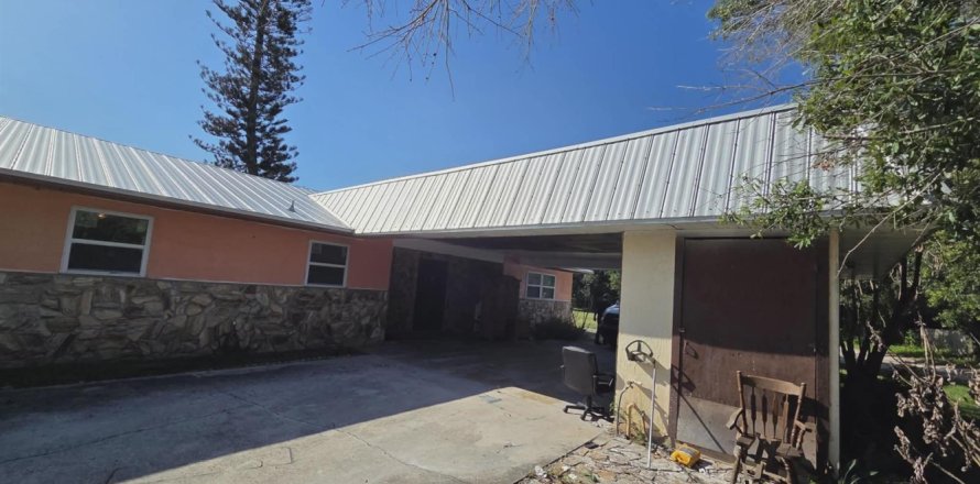 House in St. Lucie, Florida 4 bedrooms, 158.12 sq.m. № 2242520