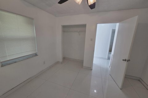 House in St. Lucie, Florida 4 bedrooms, 158.12 sq.m. № 2242520 - photo 8