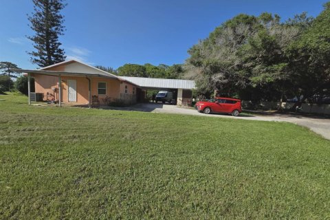 House in St. Lucie, Florida 4 bedrooms, 158.12 sq.m. № 2242520 - photo 2