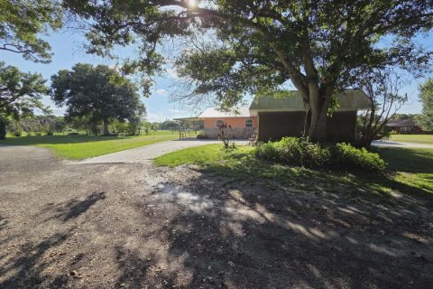 House in St. Lucie, Florida 4 bedrooms, 158.12 sq.m. № 2242520 - photo 6
