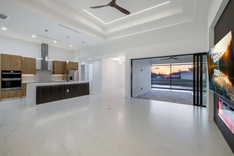 House in Port Charlotte, Florida 4 bedrooms, 227.24 sq.m. № 1510383 - photo 6