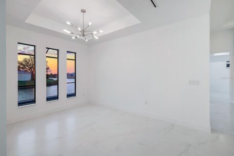House in Port Charlotte, Florida 4 bedrooms, 227.24 sq.m. № 1510383 - photo 14